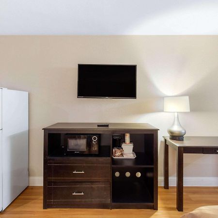 Quality Inn And Suites Port Arthur Nederland Bagian luar foto
