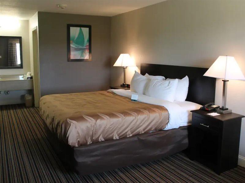 Quality Inn And Suites Port Arthur Nederland Bagian luar foto