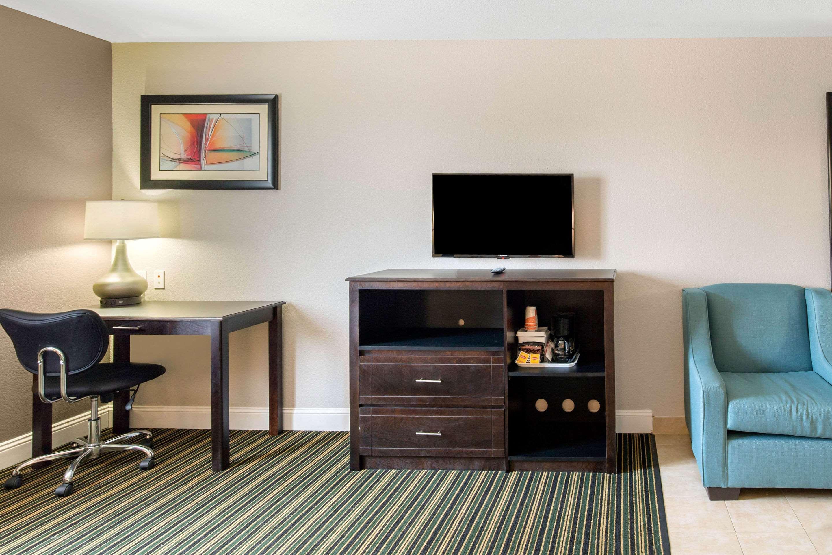 Quality Inn And Suites Port Arthur Nederland Bagian luar foto