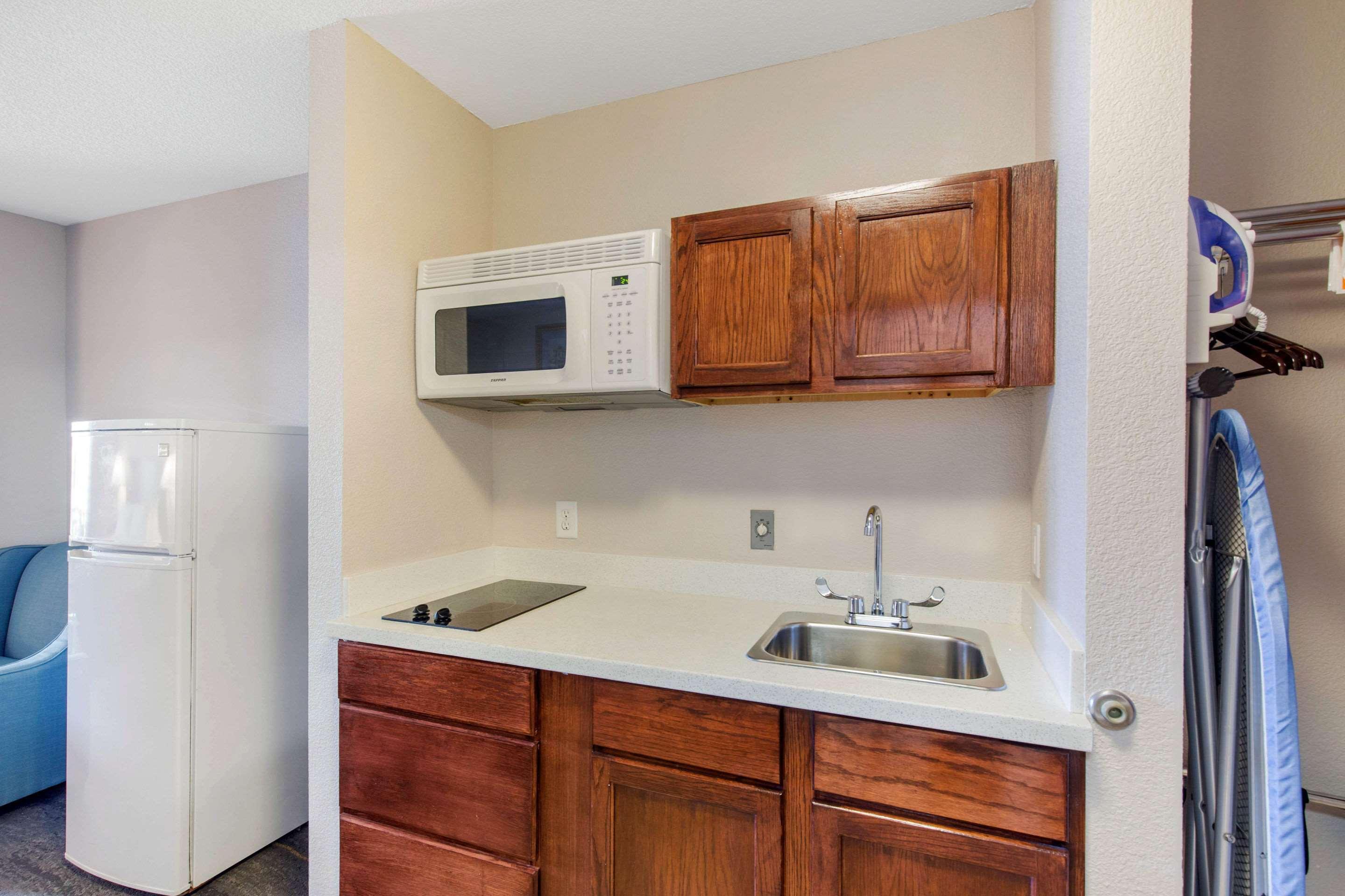 Quality Inn And Suites Port Arthur Nederland Bagian luar foto