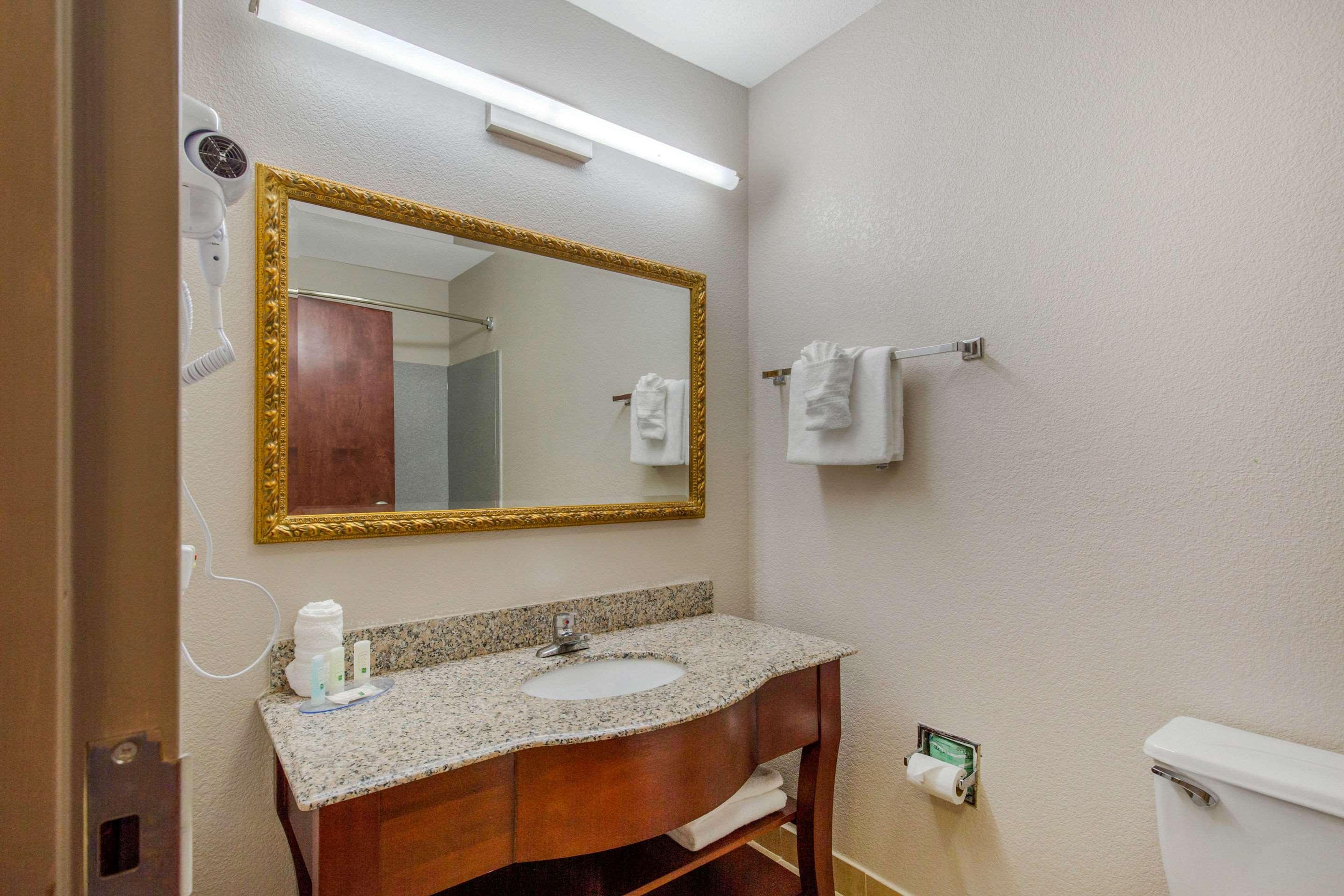 Quality Inn And Suites Port Arthur Nederland Bagian luar foto