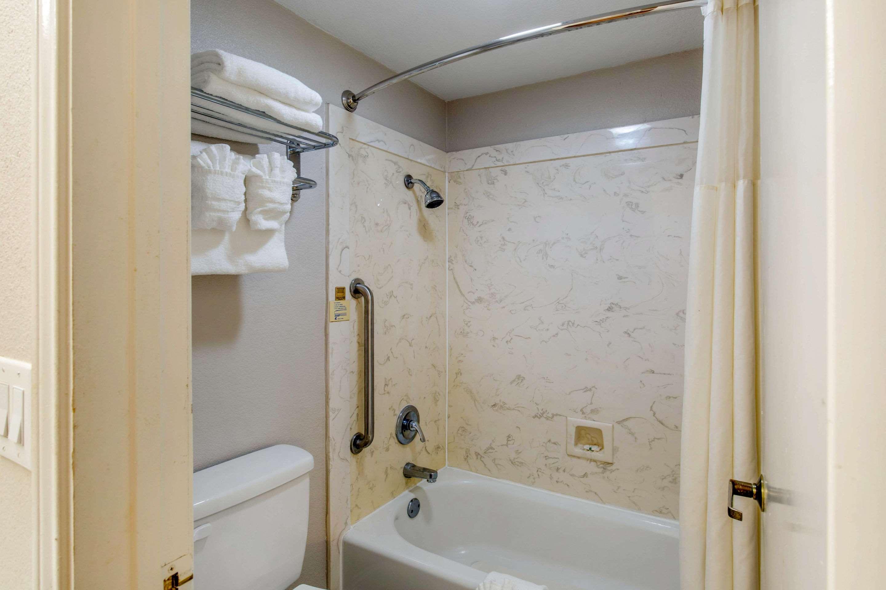Quality Inn And Suites Port Arthur Nederland Bagian luar foto