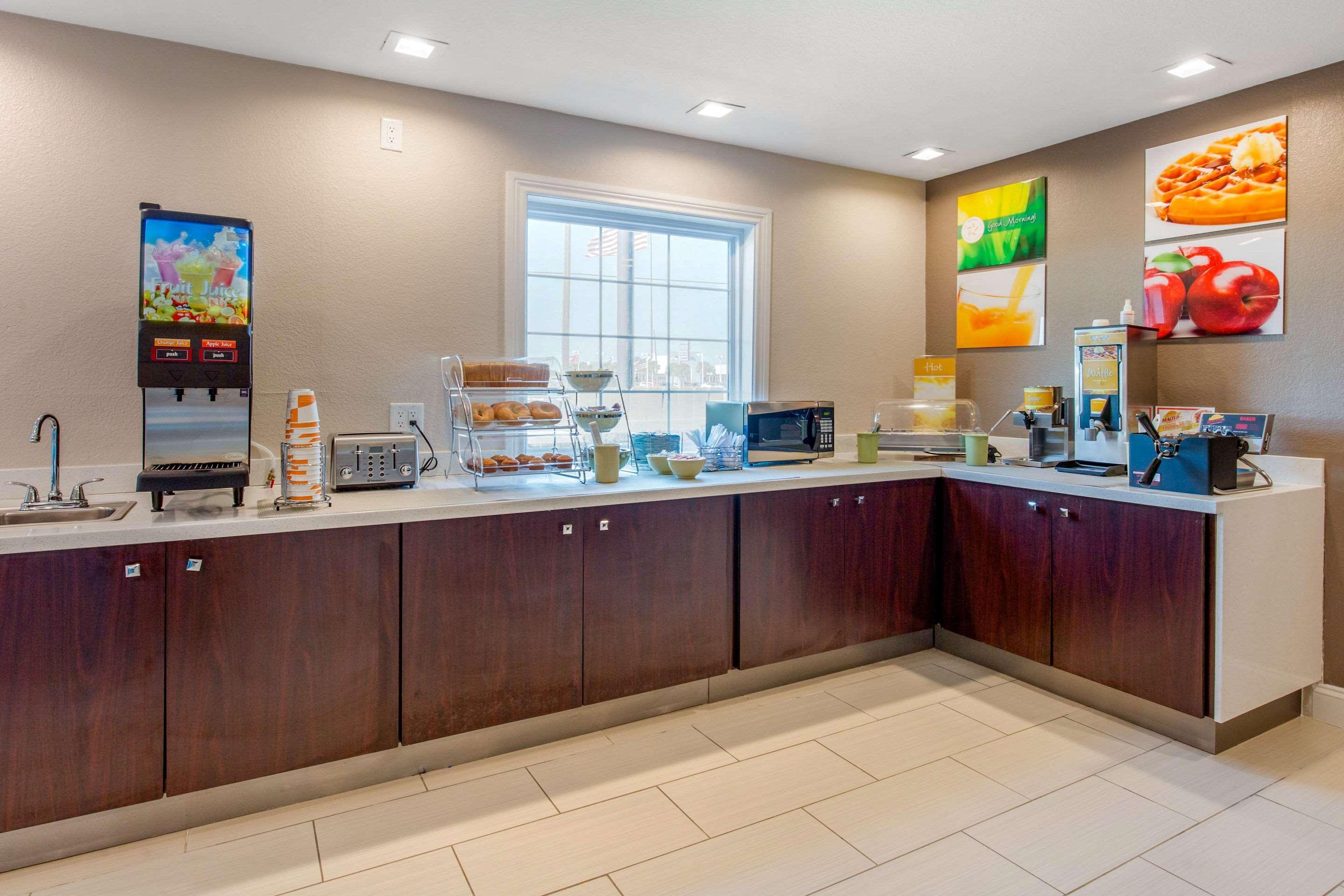 Quality Inn And Suites Port Arthur Nederland Bagian luar foto